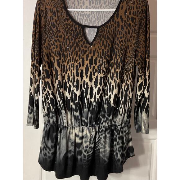 Cato Animal Print Elastic Waist Keyhole Neck Sequin Accent Top M - Picture 2 of 7